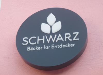 Schwarz (1)